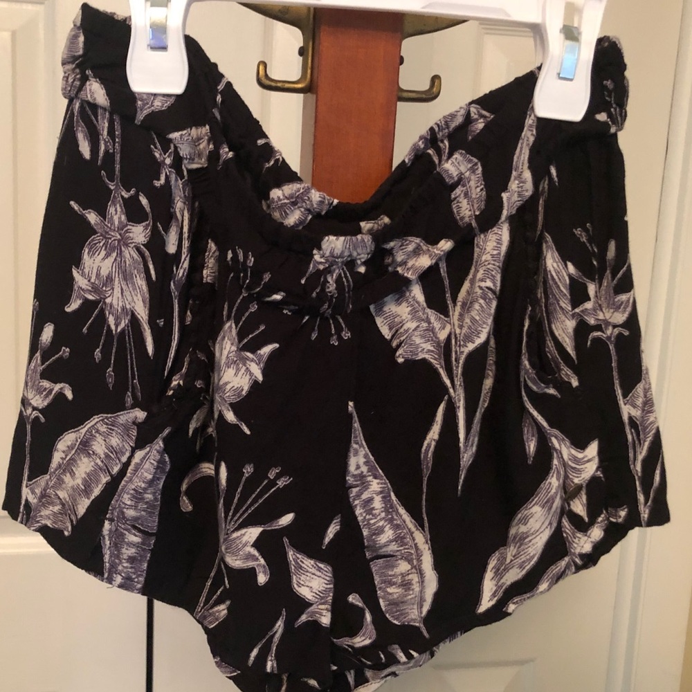 Roxy linen shorts